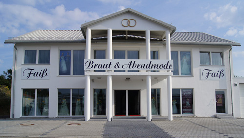 das weisse Hochzeitshaus von Faiss Braut und Abendmode