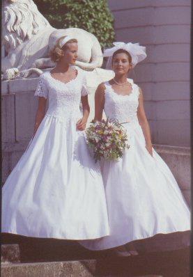 Vivienne12520Winnie12845.jpg (21597 Byte)